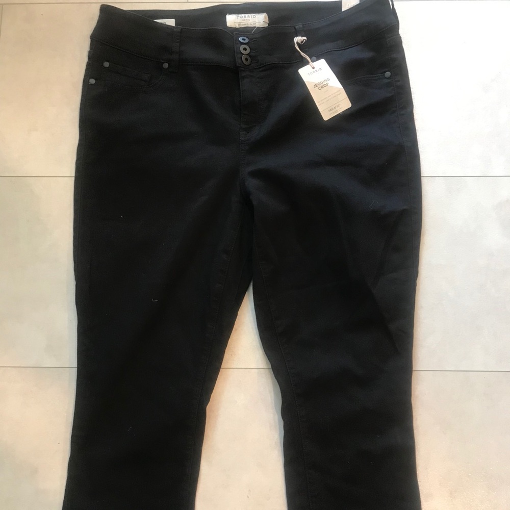 NWT! Torrid black crop jegging